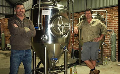 SHBC-director-Ben-Twomey-with-head-brewer-Cameron-James-proud-founders-of-Southern-Highlands-first-nano-brewery_NEW